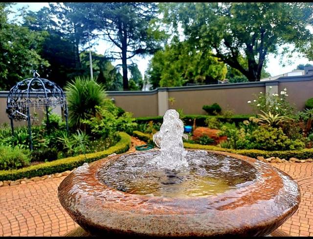 5 BEDROOM HOUSE FOR SALE IN LAKEFIELD